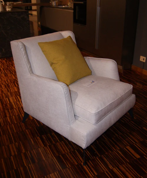 Poltrona "680 Class" By Vibieffe in tessuto lino in Offerta Outlet Scontata - immagine 4